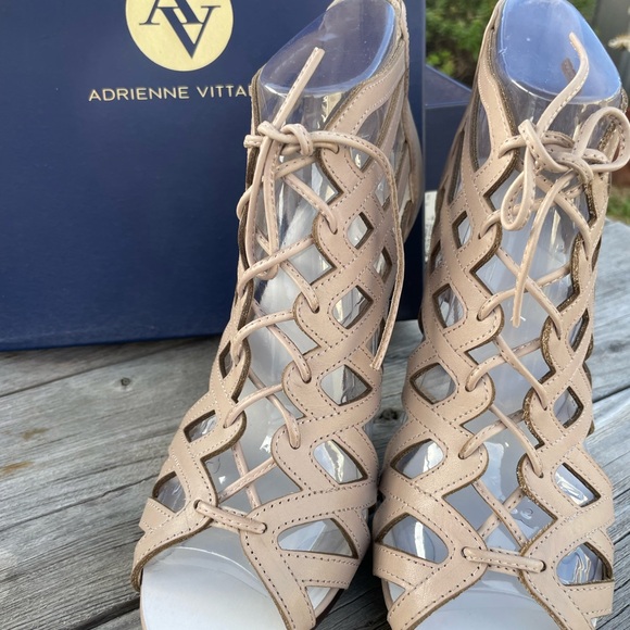 New Condition Adrienne Vittadini Heel - Picture 2 of 6